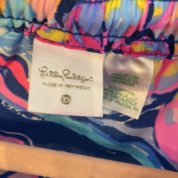 Lilly Pulitzer running shorts - Picture 2 of 4